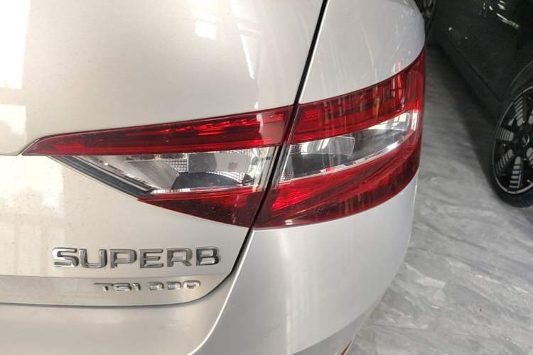 Used Skoda Superb 2018 TSI330 DSG Comfort Edition China V Standard Right Rear Taillight
