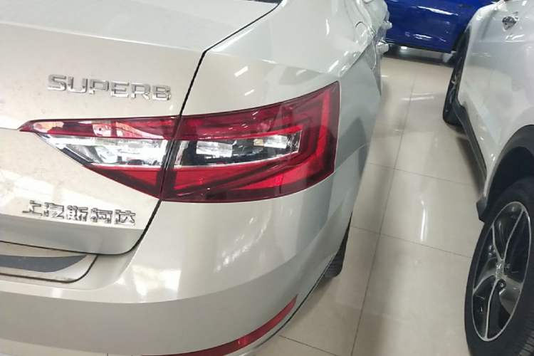 Used Skoda Superb 2018 TSI330 DSG Comfort Edition China V Standard Right Rear Taillight