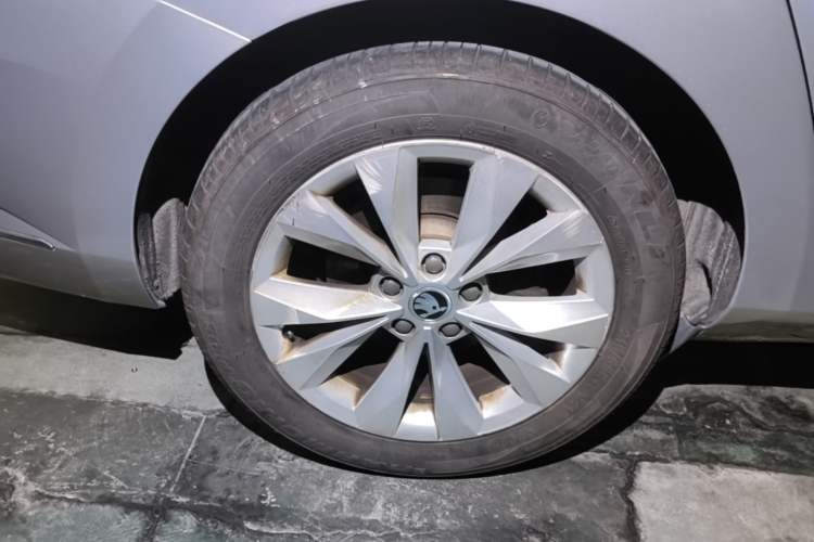 Used Skoda Superb 2018 TSI280 DSG Comfort Edition China V Standard Right Rear Wheel Hub