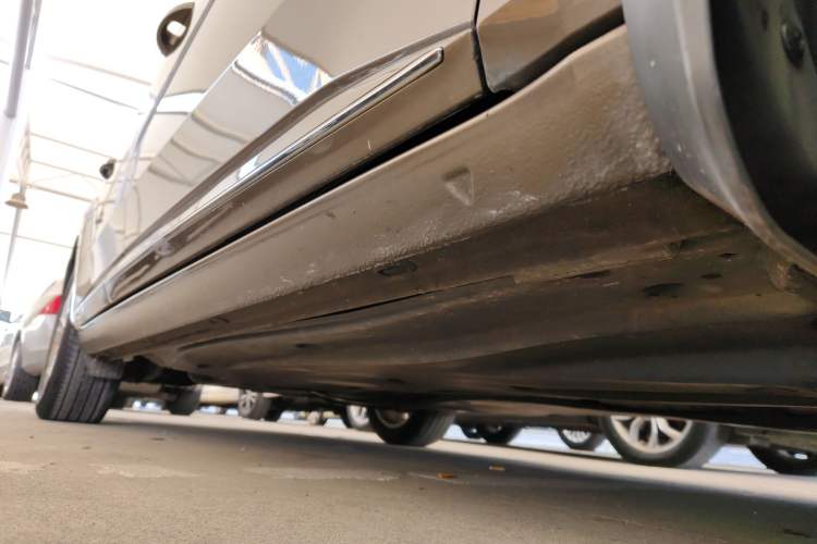 Used Skoda Superb 2018 TSI330 DSG Comfort Edition China VI Standard Right Side Sill
