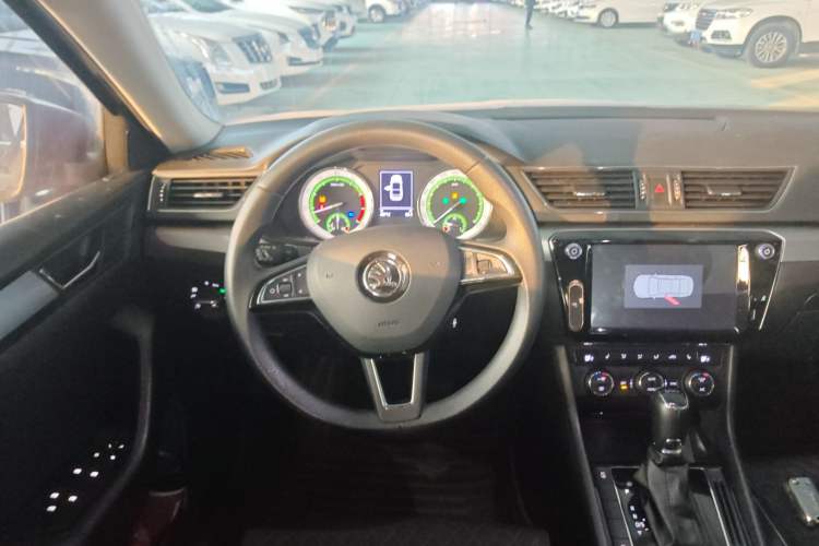 Used Skoda Superb 2018 TSI330 DSG Comfort Edition China V Standard Steering Wheel