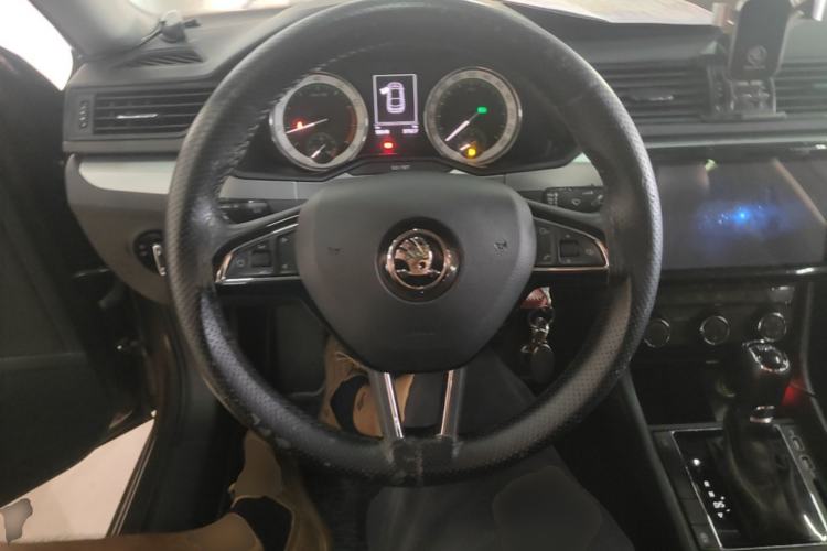 Used Skoda Superb 2018 TSI280 DSG Standard Edition China V Emission Standard Steering Wheel