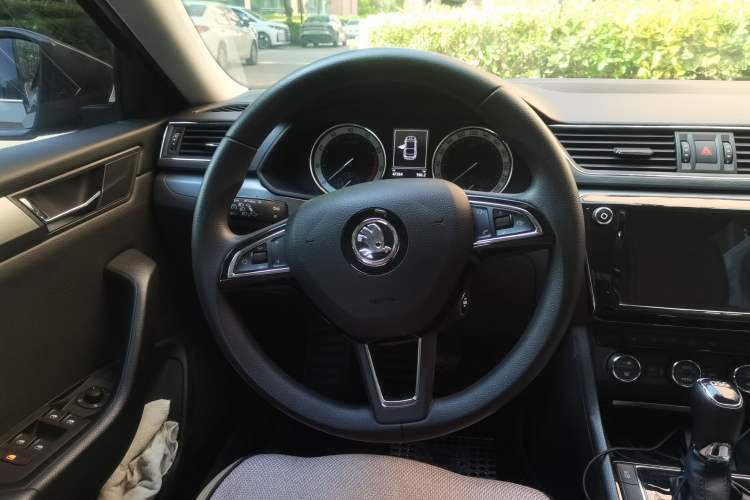 Used Skoda Superb 2018 TSI280 DSG Comfort Edition China V Standard Steering Wheel