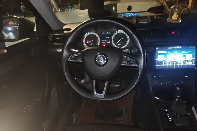 Used Skoda Superb 2018 TSI330 DSG Comfort Edition China V Standard Steering Wheel