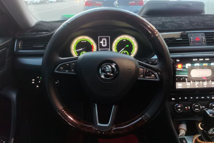 Used Skoda Superb 2018 TSI280 DSG Luxury Edition China V Standard Steering Wheel