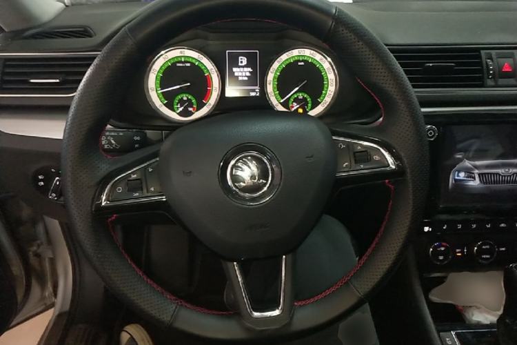 Used Skoda Superb 2018 TSI330 DSG Comfort Edition China V Standard Steering Wheel