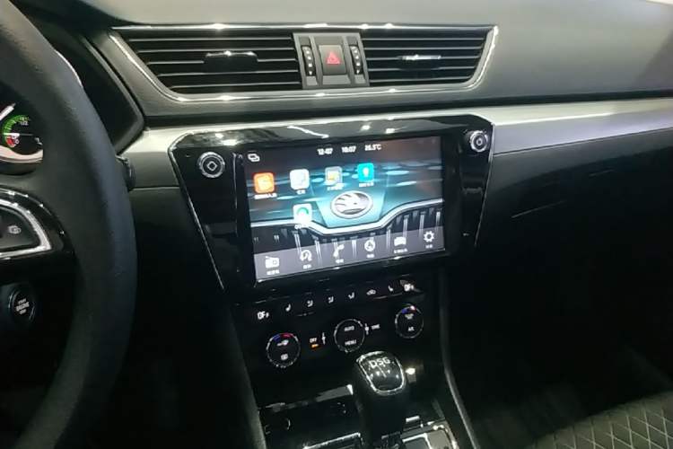 Used Skoda Superb 2018 TSI280 DSG Comfort Edition China V Standard Audio And AC Panel