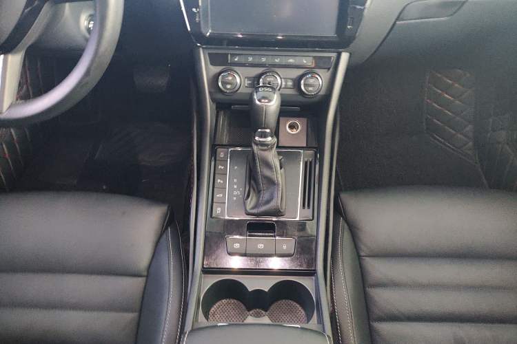 Used Skoda Superb 2018 TSI330 DSG Luxury Edition China V Standard Audio And AC Panel