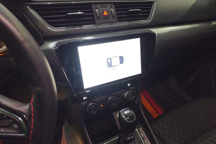 Used Skoda Superb 2018 TSI330 DSG Comfort Edition China VI Standard Audio And AC Panel