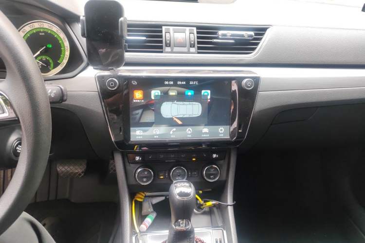Used Skoda Superb 2018 TSI330 DSG Comfort Edition China V Standard Audio And AC Panel