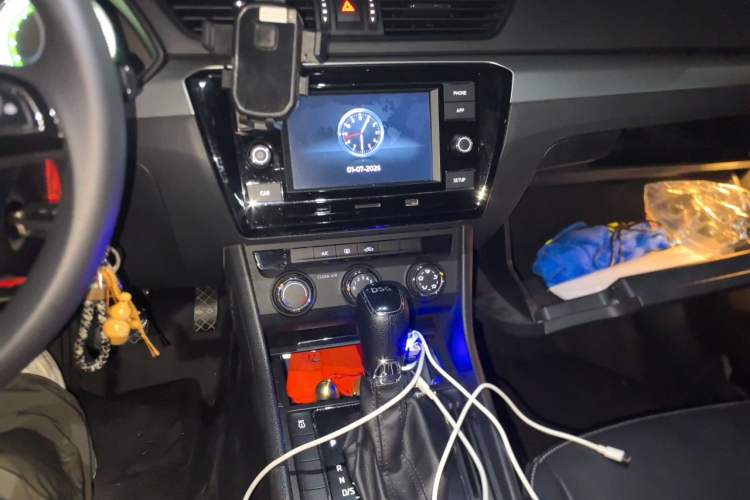 Used Skoda Superb  Audio And AC Panel