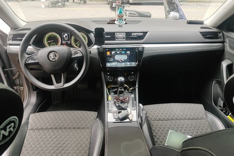 Used Skoda Superb 2018 TSI330 DSG Comfort Edition China V Standard Center Console