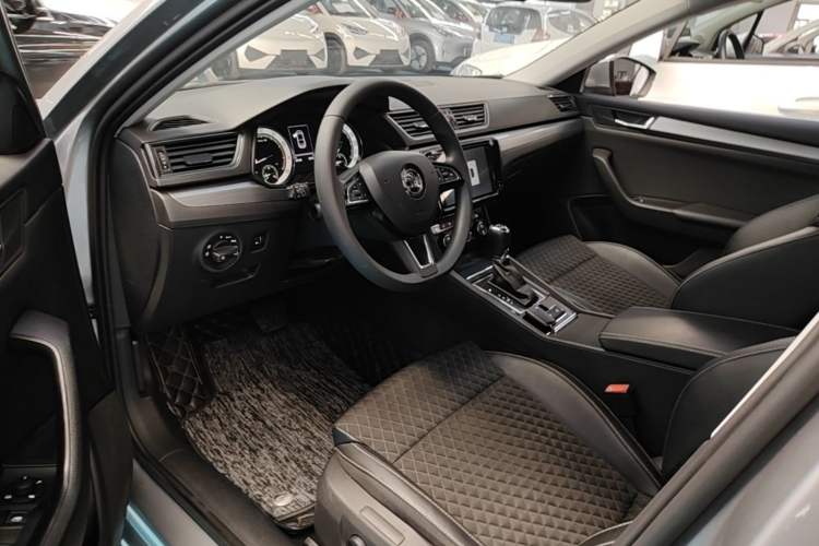 Used Skoda Superb 2018 TSI330 DSG Comfort Edition China VI Standard Driver Seat