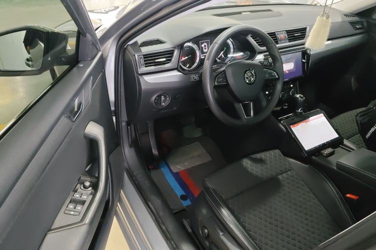 Used Skoda Superb 2018 TSI330 DSG Comfort Edition China V Standard Driver Seat