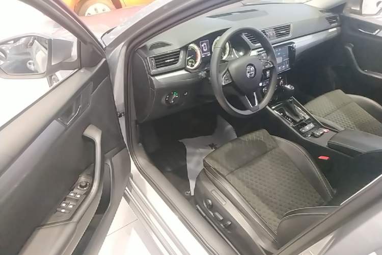 Used Skoda Superb 2018 TSI280 DSG Comfort Edition China V Standard Driver Seat