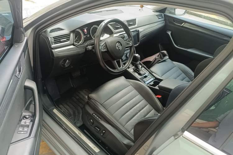 Used Skoda Superb 2018 TSI330 DSG Luxury Edition China V Standard Driver Seat
