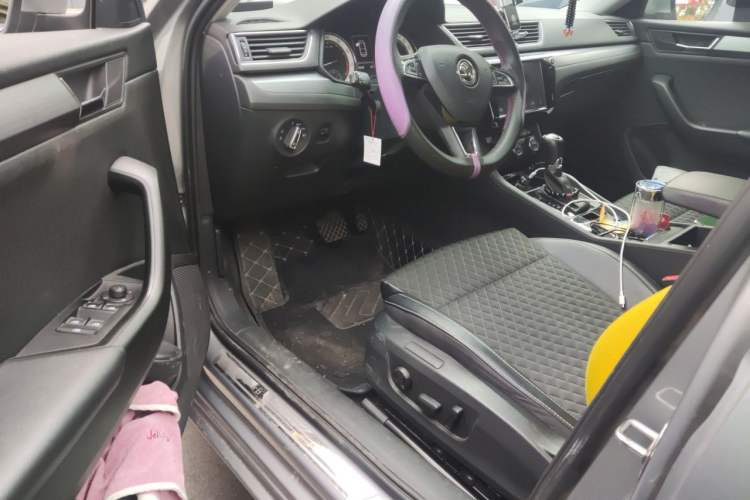 Used Skoda Superb 2018 TSI330 DSG Comfort Edition China V Standard Driver Seat