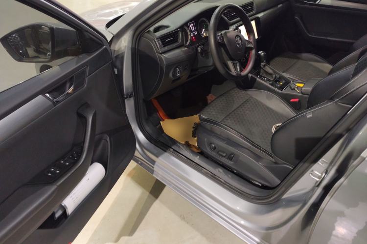 Used Skoda Superb 2018 TSI330 DSG Comfort Edition China VI Standard Driver Seat