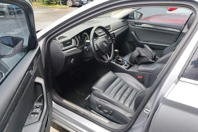 Used Skoda Superb 2018 TSI330 DSG Luxury Edition China V Standard Driver Seat