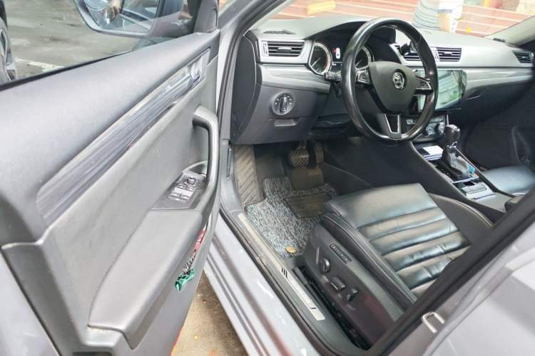 Used Skoda Superb 2018 TSI330 DSG Luxury Edition China V Standard Driver Seat