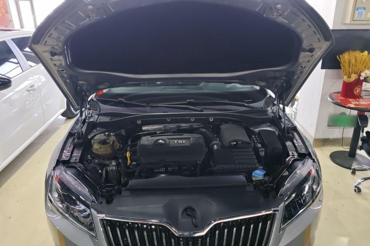 Used Skoda Superb 2018 TSI330 DSG Comfort Edition China V Standard Engine Bay