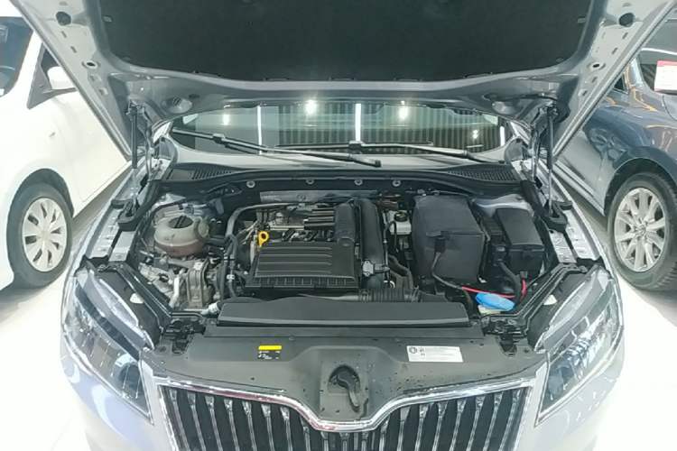 Used Skoda Superb 2018 TSI280 DSG Comfort Edition China V Standard Engine Bay