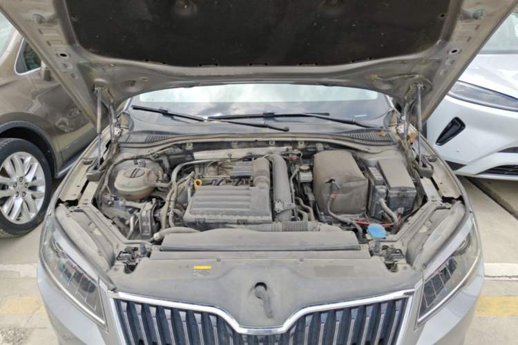 Used Skoda Superb 2018 TSI280 DSG Comfort Edition China V Standard Engine Bay