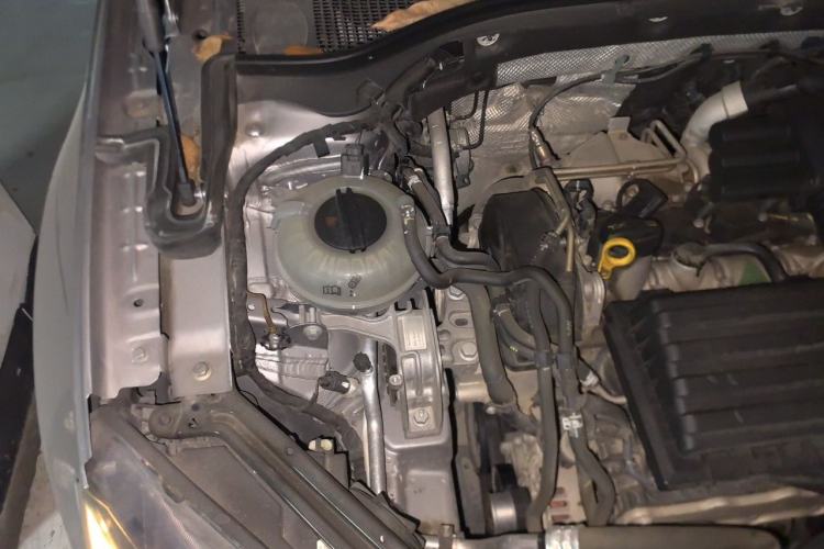 Used Skoda Superb  Engine Bay Right