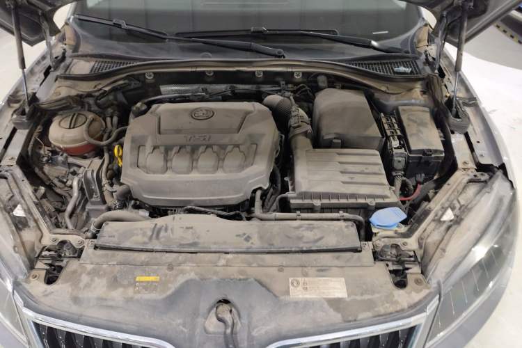 Used Skoda Superb 2018 TSI330 DSG Comfort Edition China VI Standard Engine Bay