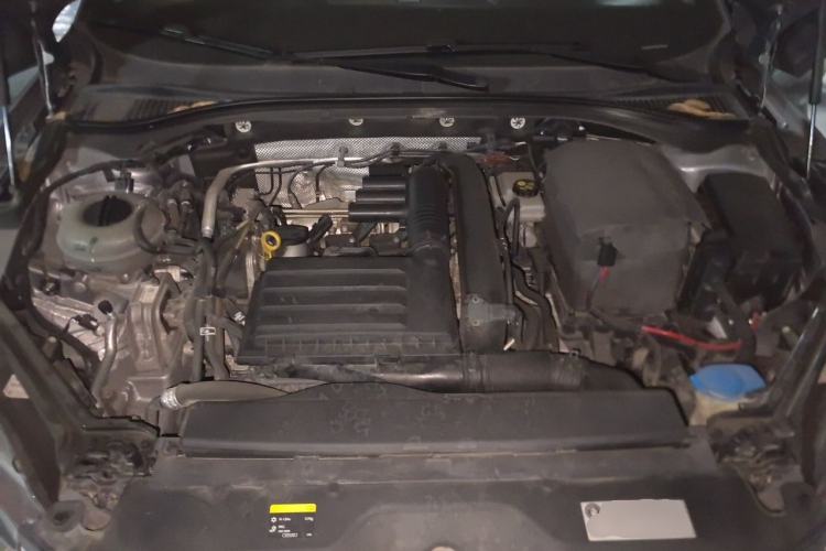 Used Skoda Superb  Engine Bay