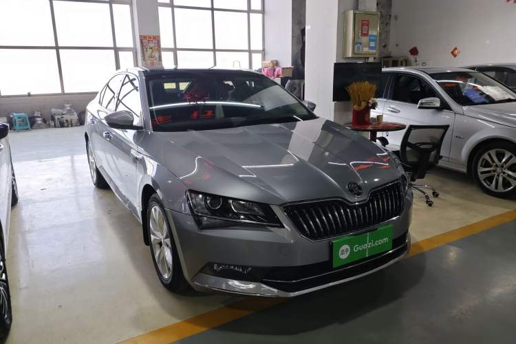 Used Skoda Superb 2018 TSI330 DSG Comfort Edition China V Standard Front Right 45 Deg