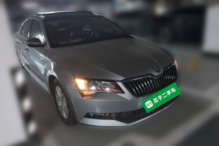 Used Skoda Superb  Front Right 45 Deg