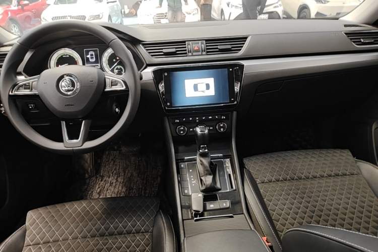 Used Skoda Superb 2018 TSI330 DSG Comfort Edition China VI Standard Gear Lever