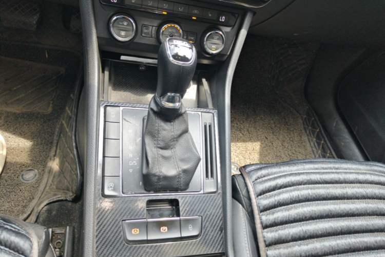 Used Skoda Superb 2018 TSI280 DSG Comfort Edition China V Standard Gear Lever