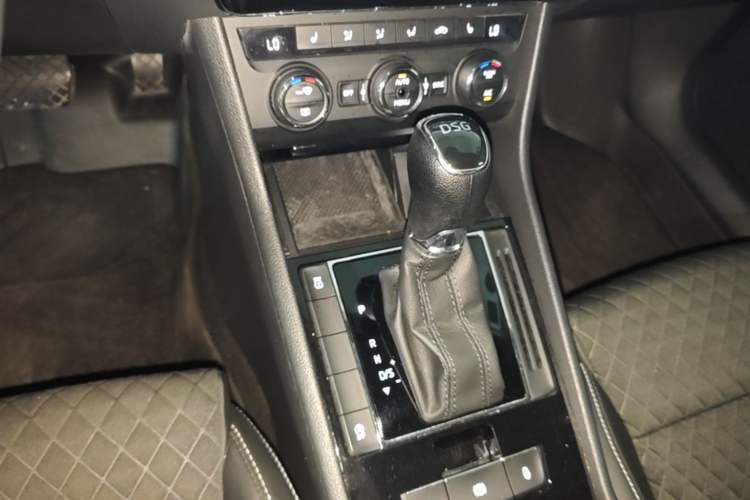 Used Skoda Superb 2018 TSI330 DSG Comfort Edition China V Standard Gear Lever