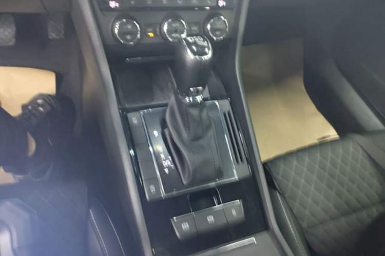 Used Skoda Superb 2018 TSI280 DSG Comfort Edition China V Standard Gear Lever