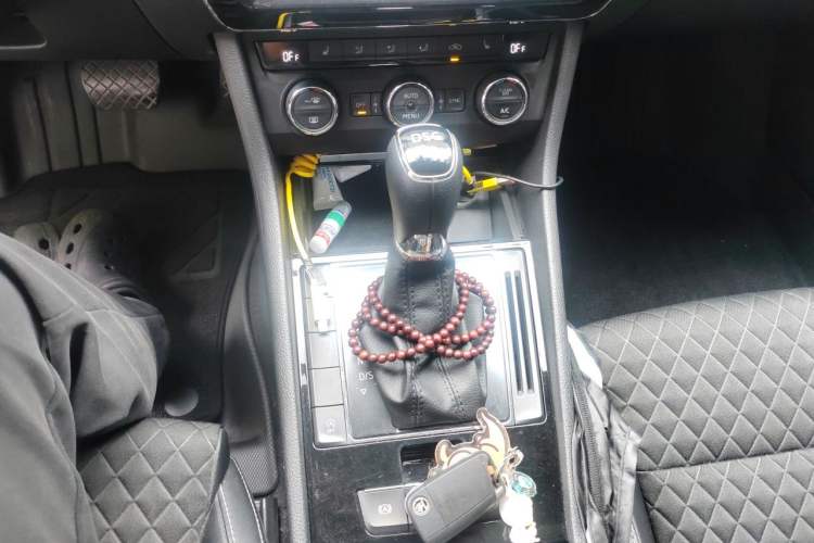 Used Skoda Superb 2018 TSI330 DSG Comfort Edition China V Standard Gear Lever