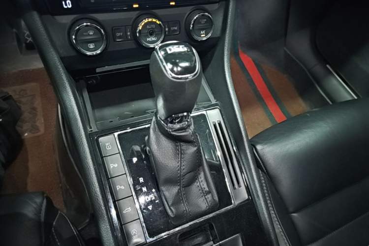 Used Skoda Superb 2018 TSI330 DSG Luxury Edition China V Standard Gear Lever