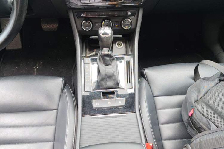 Used Skoda Superb 2018 TSI330 DSG Luxury Edition China V Standard Gear Lever