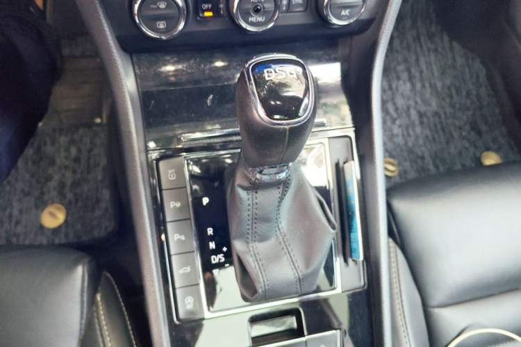 Used Skoda Superb 2018 TSI330 DSG Luxury Edition China V Standard Gear Lever