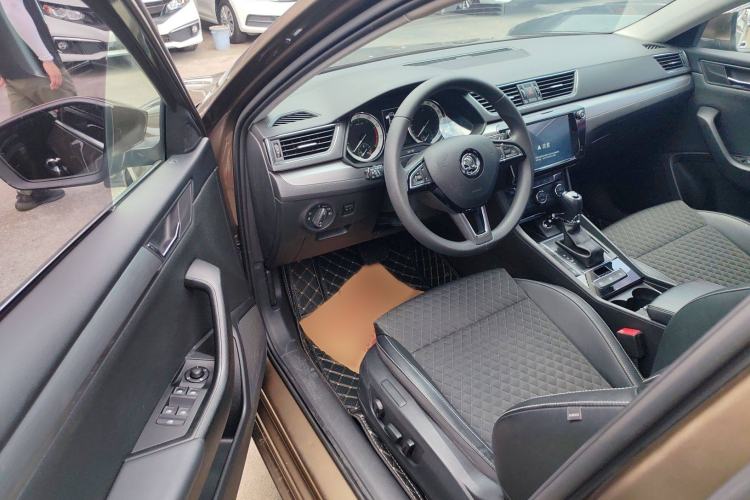 Used Skoda Superb 2018 TSI280 DSG Comfort Edition China V Standard Interior 2