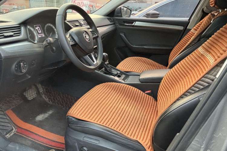 Used Skoda Superb 2018 TSI330 DSG Comfort Edition China V Standard Interior 4