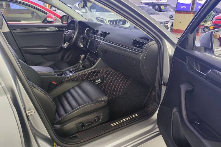 Used Skoda Superb 2018 TSI330 DSG Luxury Edition China V Standard Interior 9