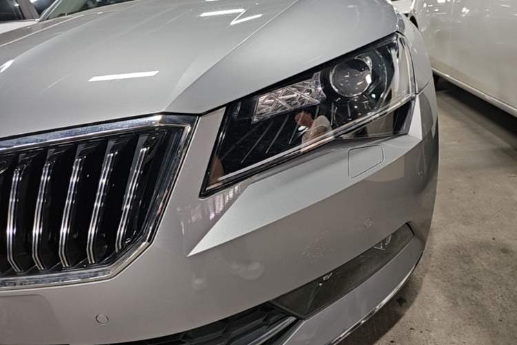 Used Skoda Superb 2018 TSI330 DSG Luxury Edition China V Standard Left Front Headlight