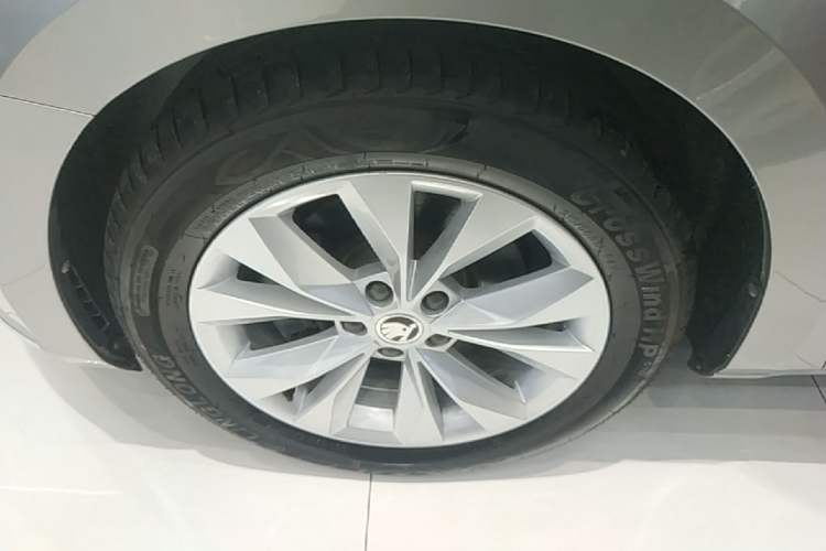 Used Skoda Superb 2018 TSI280 DSG Comfort Edition China V Standard Left Front Wheel Hub