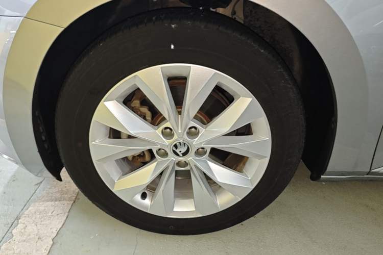 Used Skoda Superb 2018 TSI330 DSG Comfort Edition China V Standard Left Front Wheel Hub