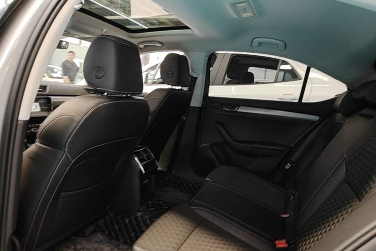 Used Skoda Superb 2018 TSI330 DSG Comfort Edition China VI Standard Left Rear Seat