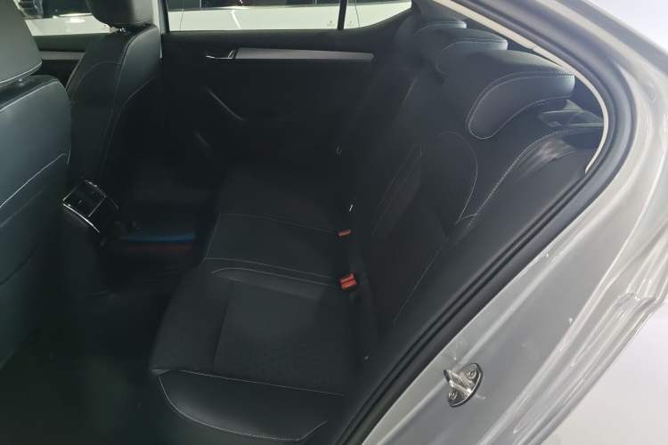 Used Skoda Superb 2018 TSI330 DSG Comfort Edition China V Standard Left Rear Seat