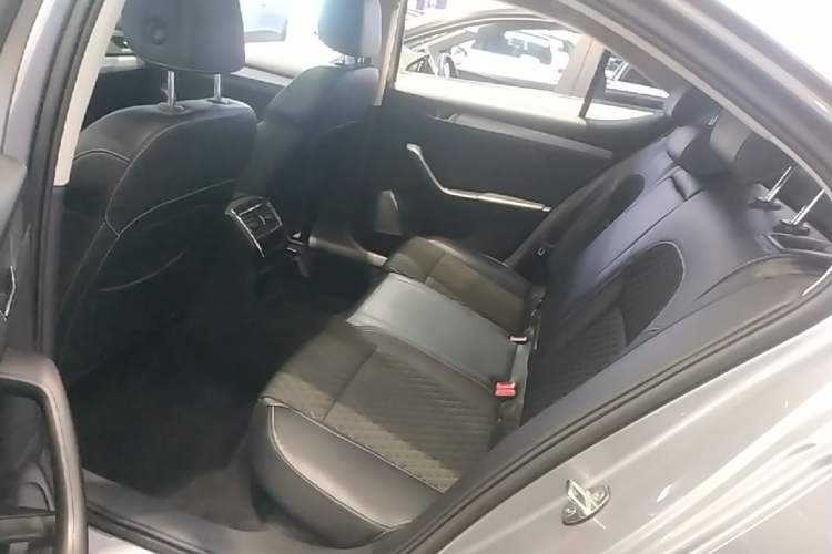 Used Skoda Superb 2018 TSI280 DSG Comfort Edition China V Standard Left Rear Seat