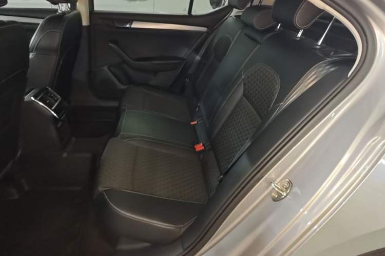 Used Skoda Superb 2018 TSI330 DSG Comfort Edition China V Standard Left Rear Seat